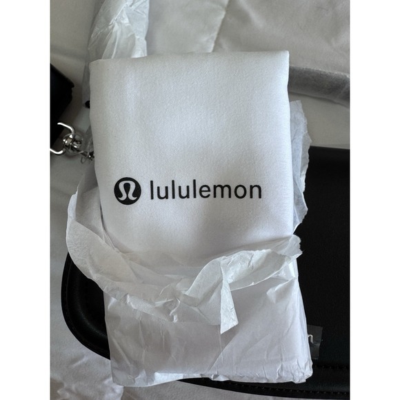 New LULULEMON CACTUS Black Leather Mini Crossbody Bag & Air Pods Holder NWT - Picture 4 of 14